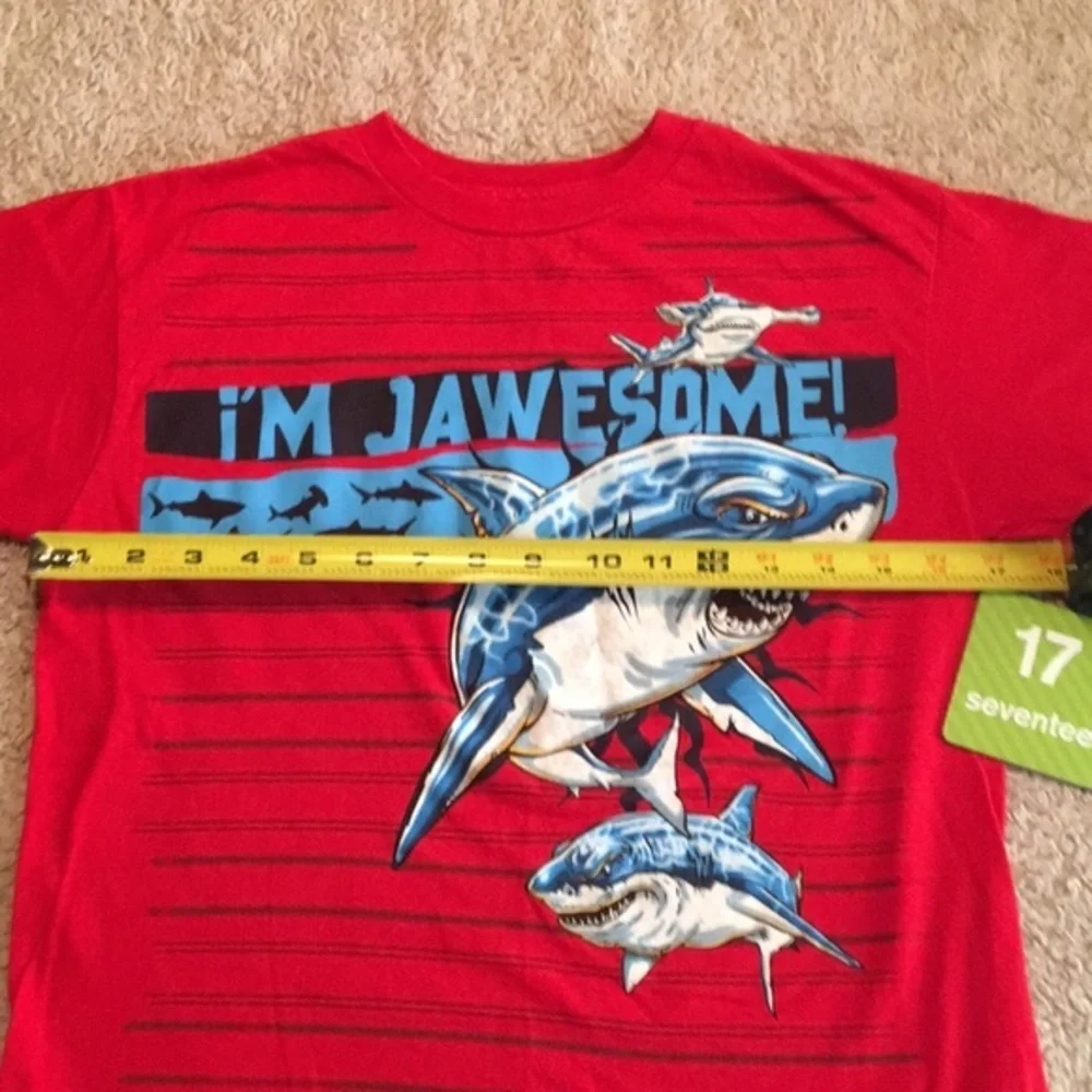 BERZY Boys T Shirt with Shark logo - sz Large